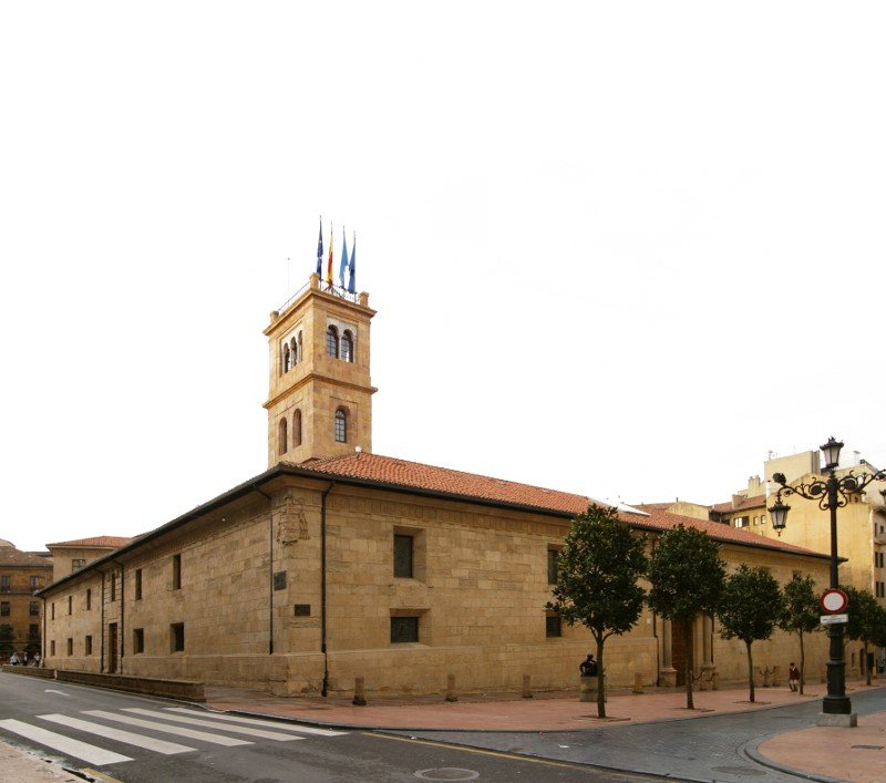 edificio historico de la universidad.jpg